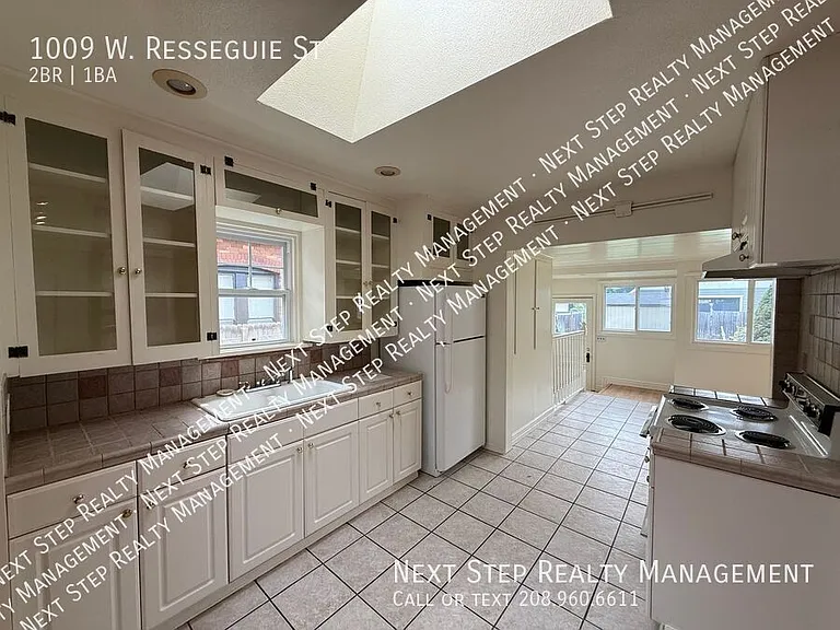 1009 W Resseguie St — Photo 4