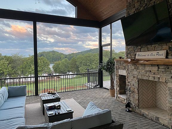 Upstairs Screened in Porch