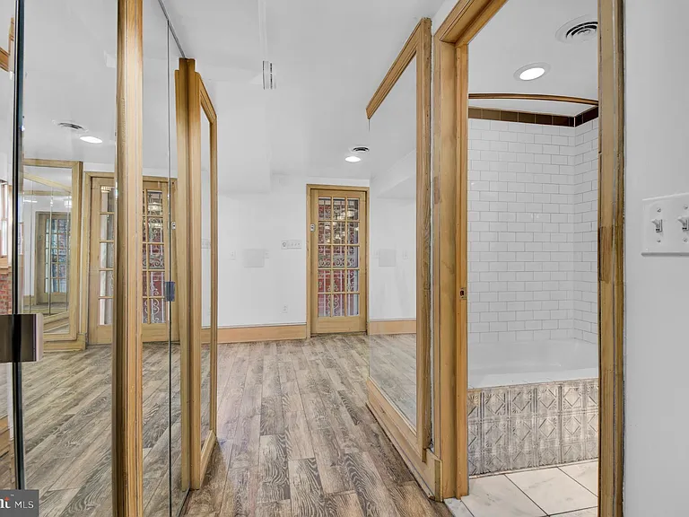 1118 Girard St NW #B — Photo 7