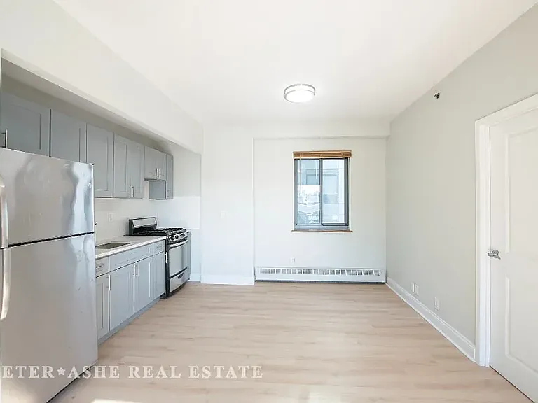 2205 3rd Ave #7A — Photo 2