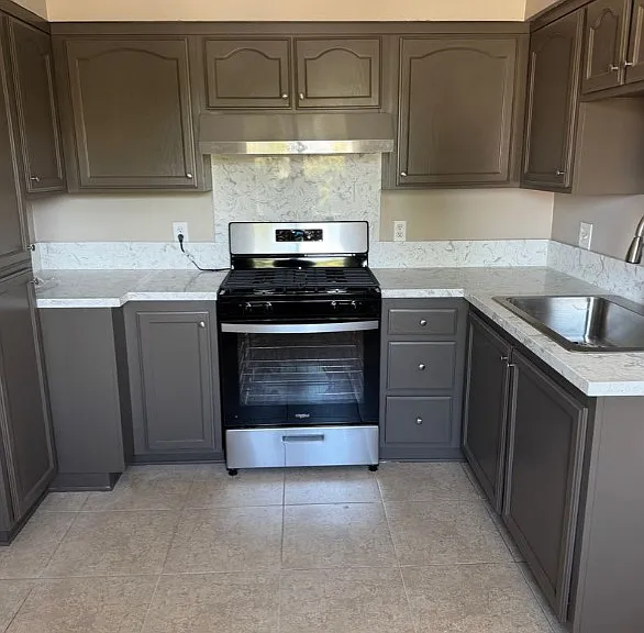 405 S Kroeger St #D — Photo 4