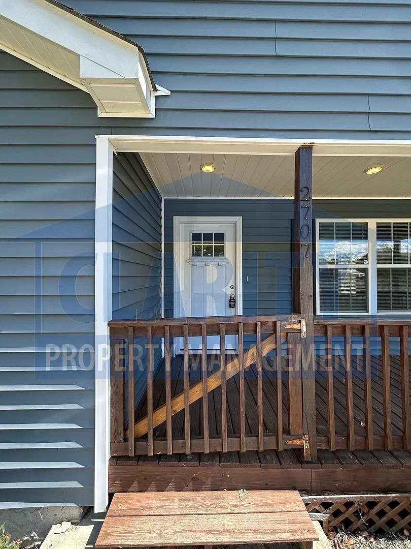 Charming 3 Bedroom, 2 Bath Home with Spacious Yard! — Photo 4