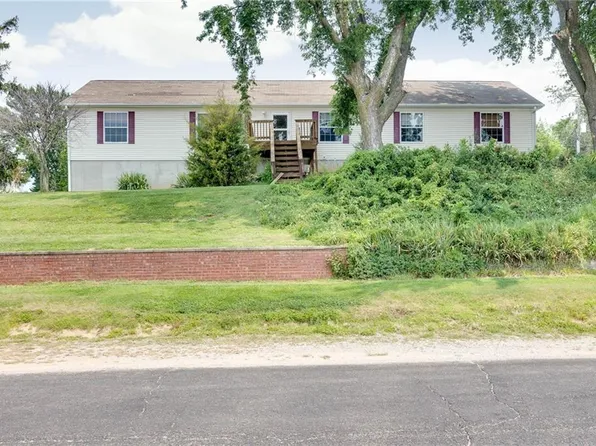 710 Mound St, Mound City, MO 64470
