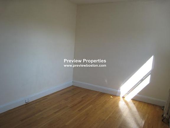 3rd image of 61 Thatcher St #501