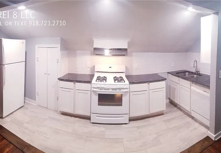 105 N Xanthus Ave — Photo 1