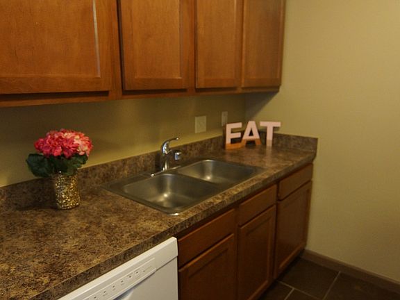 5th image of 1820 Knox St APT 09
