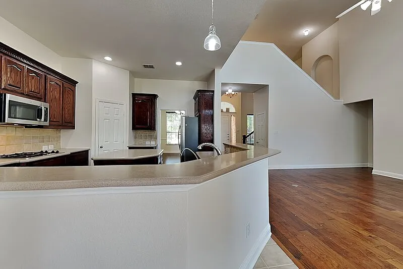 5 bed, 4.0 bath, 3421 sqft, $3,599 — Photo 3