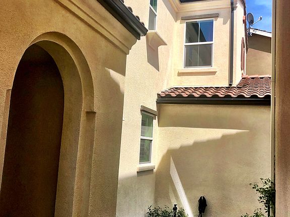 3rd image of 4022 S Cloverdale Way