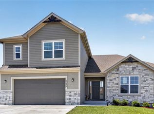 15623 Lakeside Dr, Basehor, KS 66007