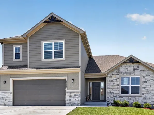 15623 Lakeside Dr, Basehor, KS 66007