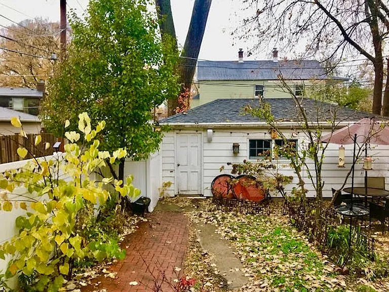 1533 Dempster St — Photo 26