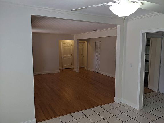 3rd image of 8 N Arcturas Ave