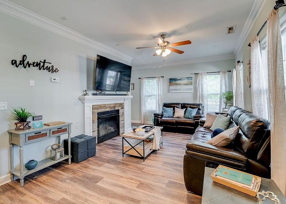 1st image of 3216 Pretty Lake Ave