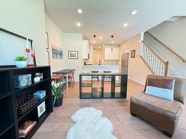 614 Sadie Cir — Photo 2