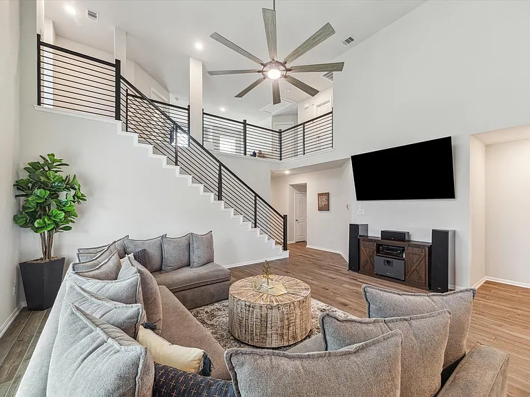 1523 Alpine Dr — Photo 8