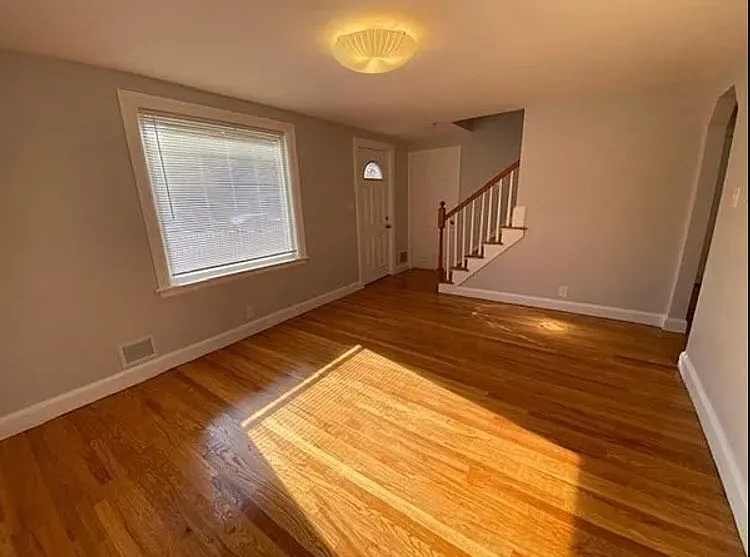 2 bed, 3361 sqft, $2,500 — Photo 4