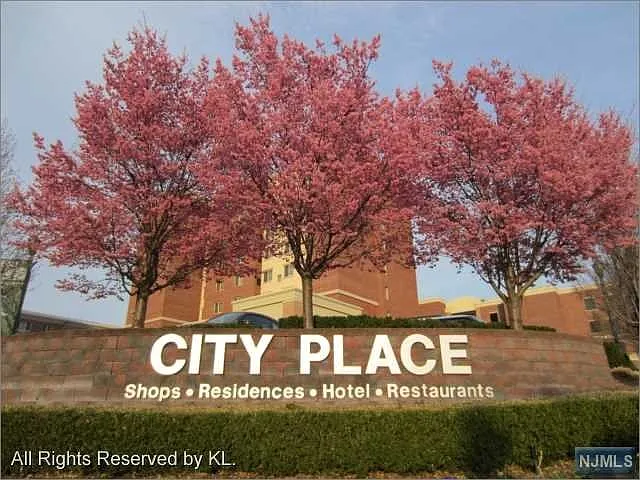 1212 City Pl photo 1