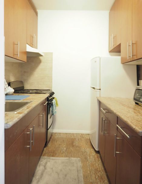2nd image of 205 E 27th St APT 5