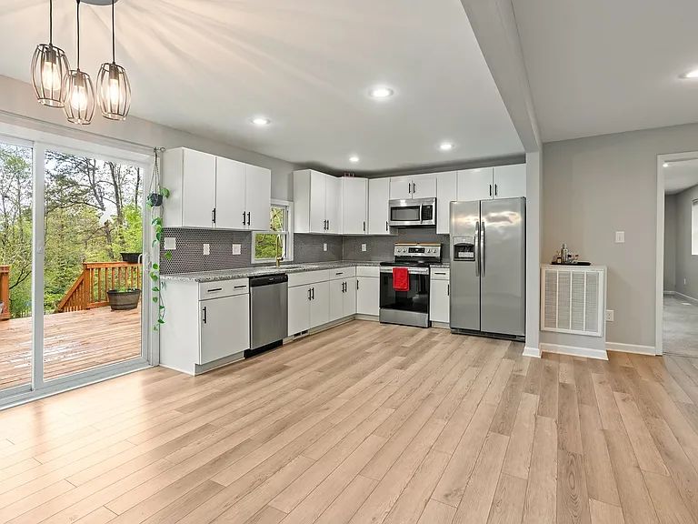 619 Hatch Rd — Photo 3