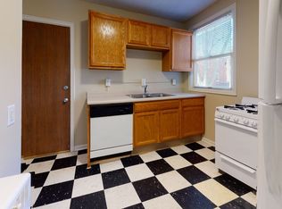 Hillside Court Apartments (3127 Chicago St.), Omaha, NE 68131