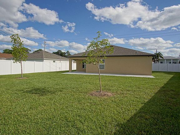 4th image of 1381 SW Paar Drive