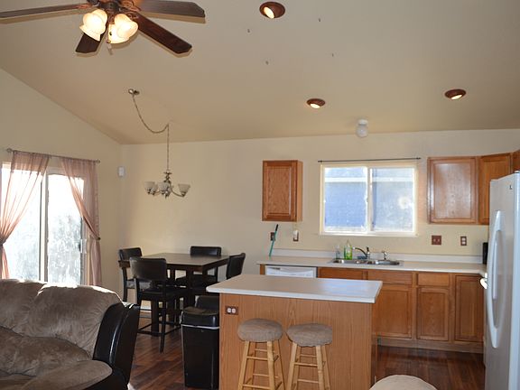 4th image of 1090 Dogwood Ave