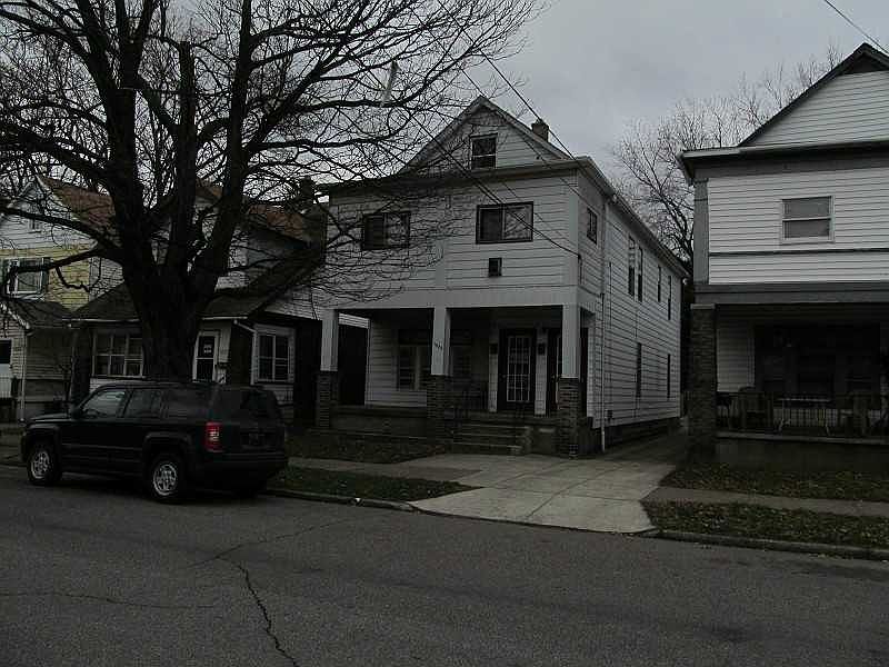 2nd image of 1023 E 3rd St