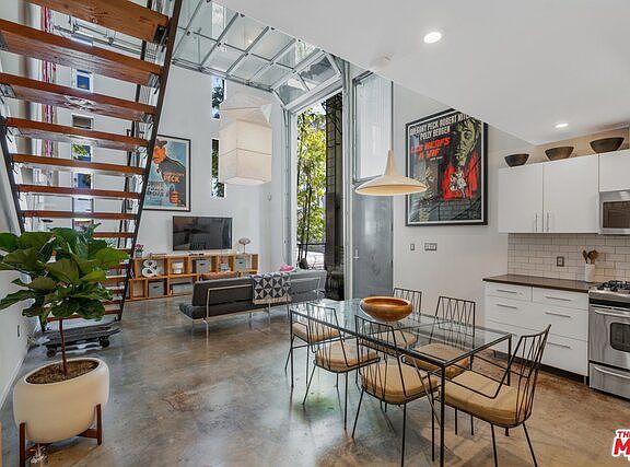 3rd image of 1455 N Bronson Ave APT 3