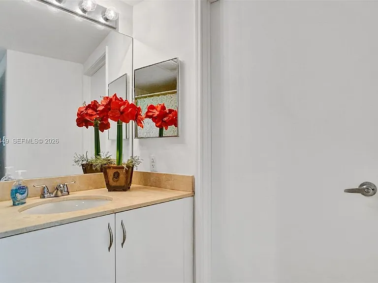 1750 N Bayshore Dr #2911 — Photo 18