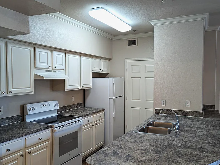 911 N Orange Ave #524 — Photo 4