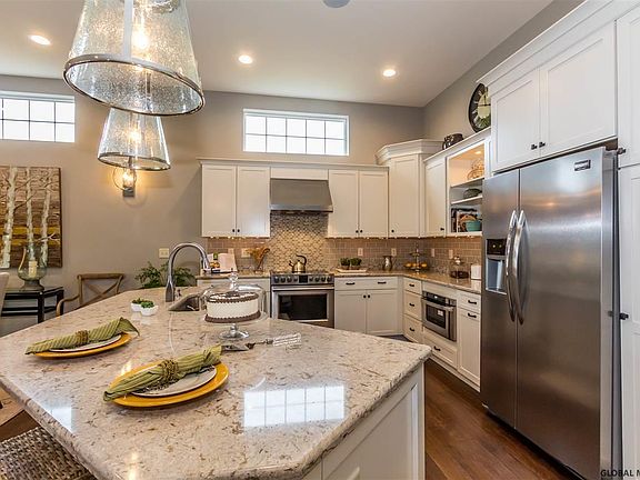 5th image of 63 Winterberry Ln