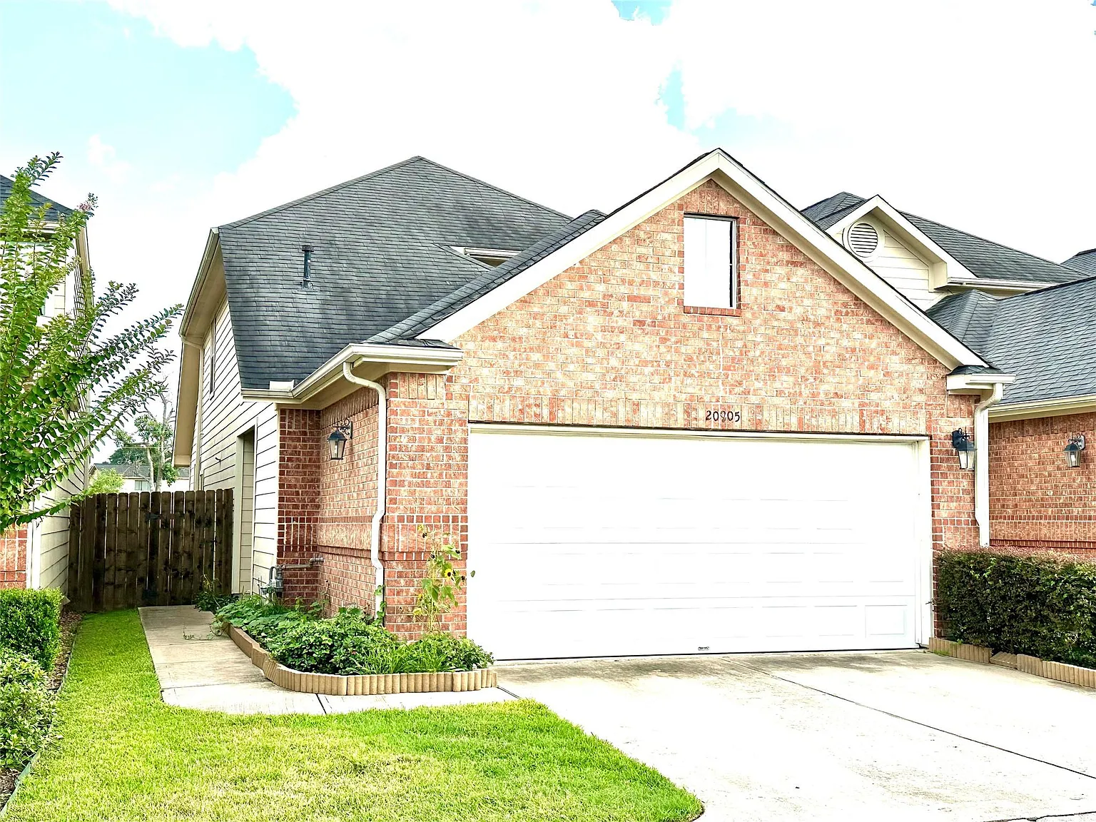 3 bed, 2.5 bath, 1536 sqft, $2,100 — Photo 1