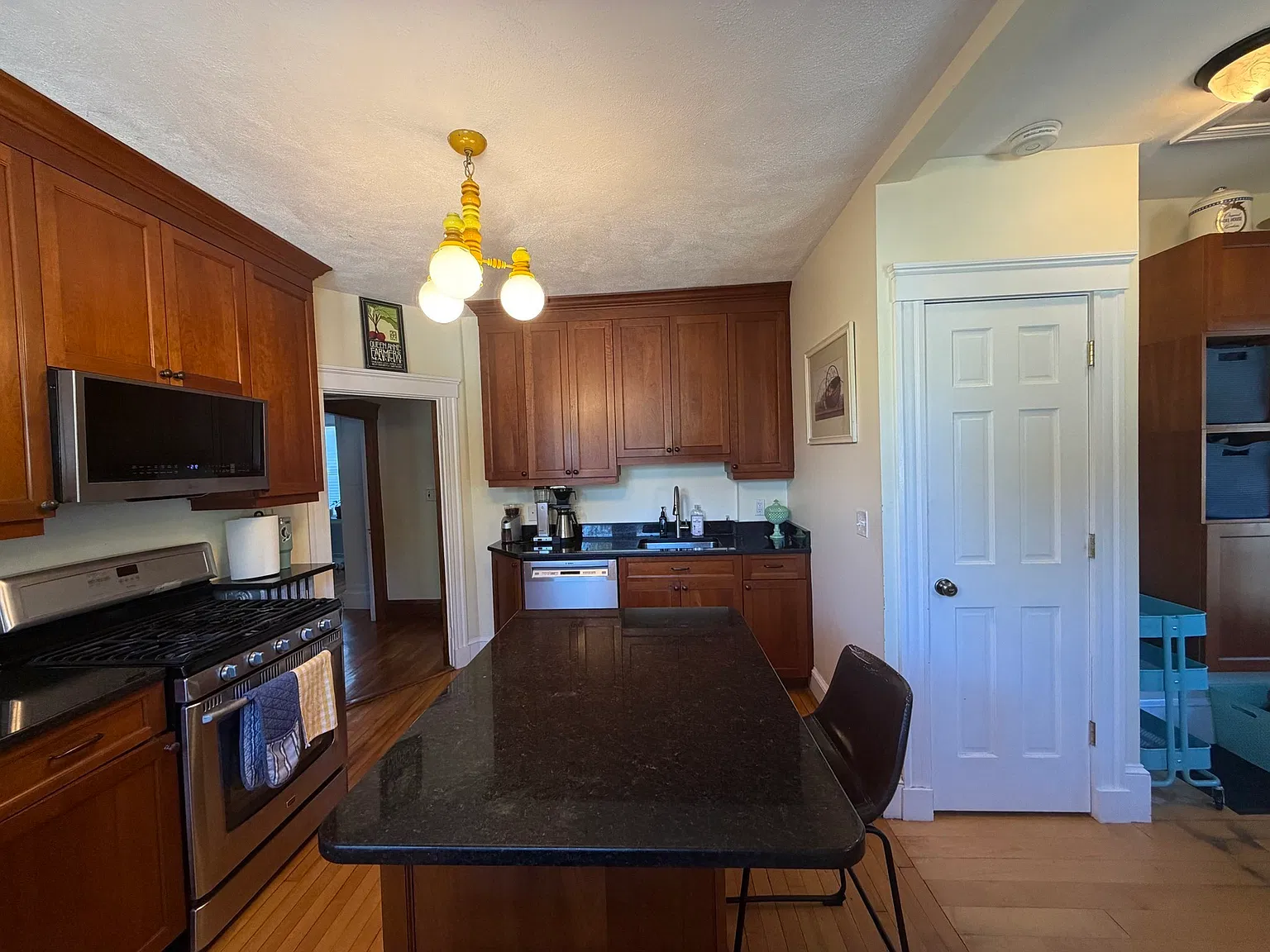 2 bed, 1.0 bath, 1018 sqft, $2,850 — Photo 4