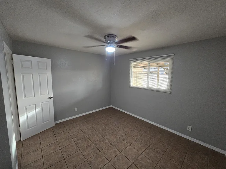 733 W 5th Ave #2 — Photo 3