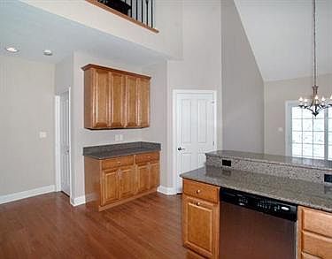 5th image of 3814 Goldie Ln
