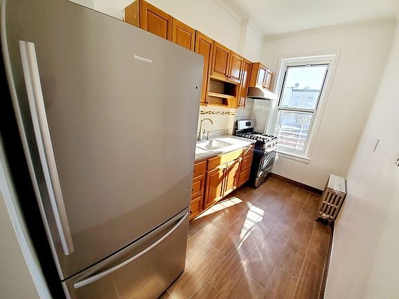 5th image of 434 41st St APT 2N