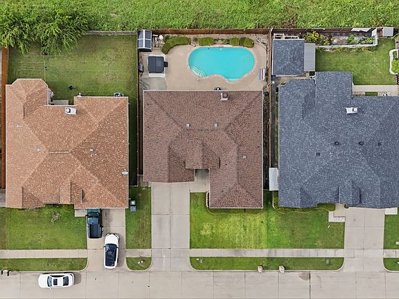 3rd image of 1912 Lennox Ln