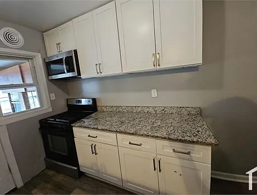 2241 Graythorn Rd — Photo 10