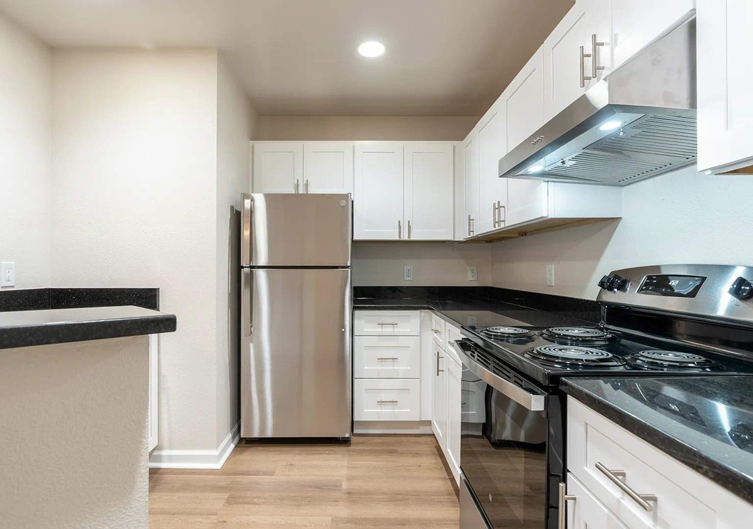 Bellevue Heights Apartments — Photo 4