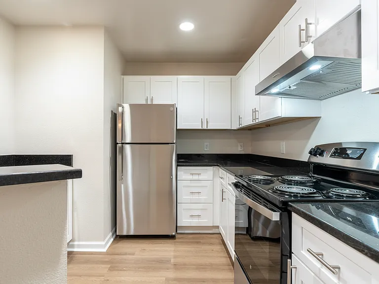 Bellevue Heights Apartments — Photo 4