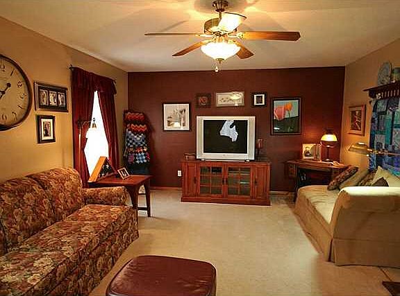 5th image of 1415 Logan Ln