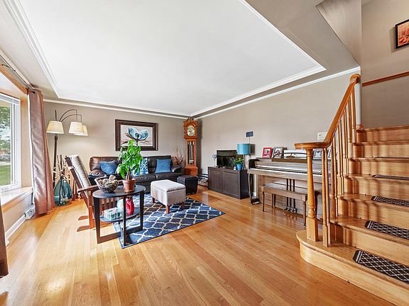 3rd image of 9209 S Parkside Ave