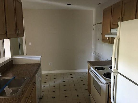 5th image of 980 Lindley St #402G