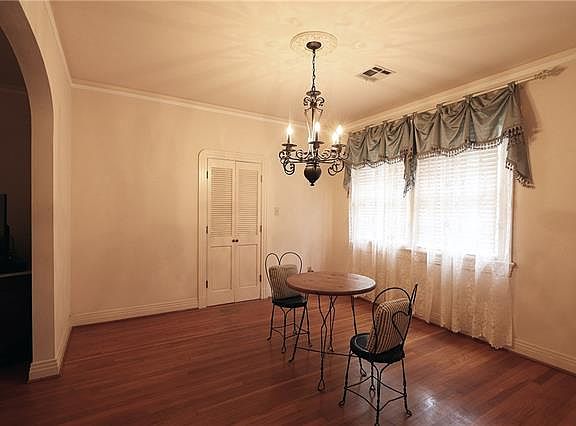 5th image of 12 Beverly Garden Dr