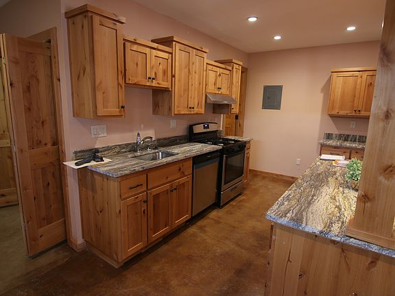 4th image of 824 Hazel Dr Unit B
