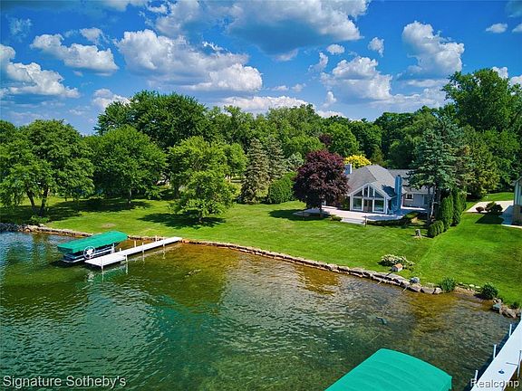 2020 Lake Angelus Shrs, Lake Angelus, MI 48326 | MLS #20230002794 | Zillow