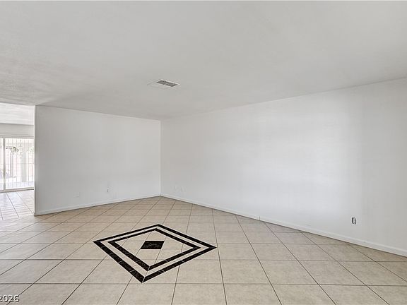 4th image of 3998 Shady Oak Dr