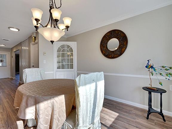 5th image of 628B Huntington Dr