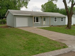 321 N Tennessee St, Iola, KS 66749