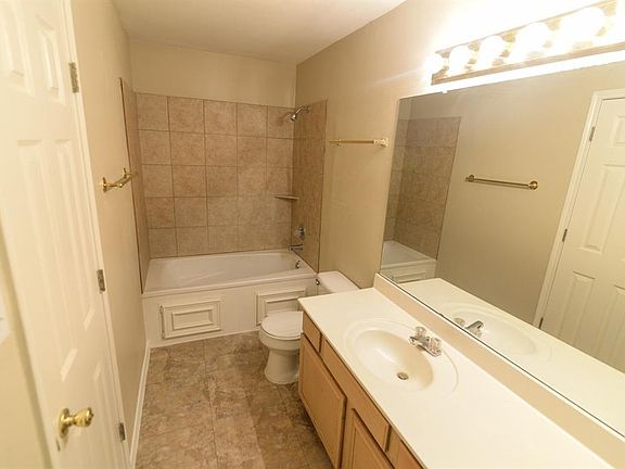 2nd image of 2824 Saint Martin Dr